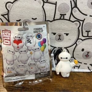 Disney Big Hero 6 Baymax Holding Butterfly Figure Blind Bag Clip Keychain